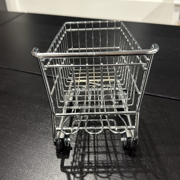 Miniature Silver Metal Rolling Functioning Shopping Cart - Picture 4 of 9